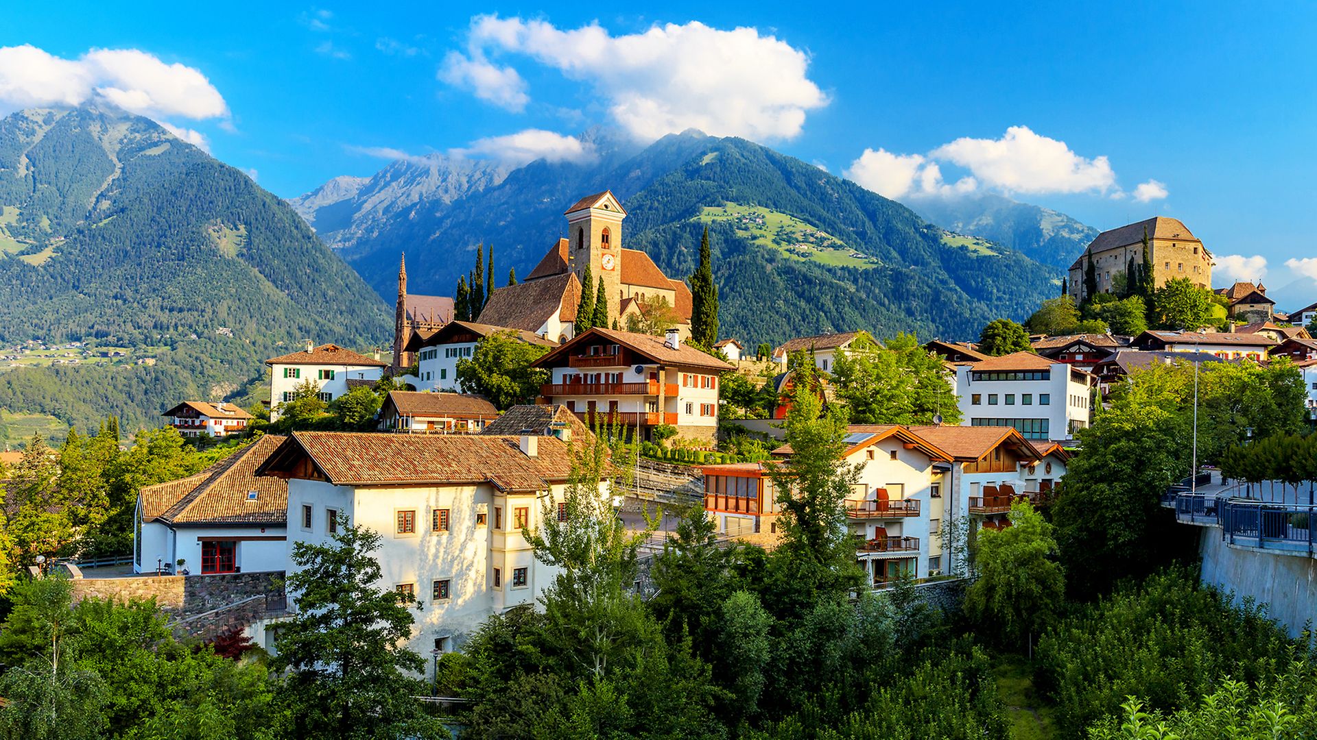 Südtiroler Bergdorf Schenna bei Meran