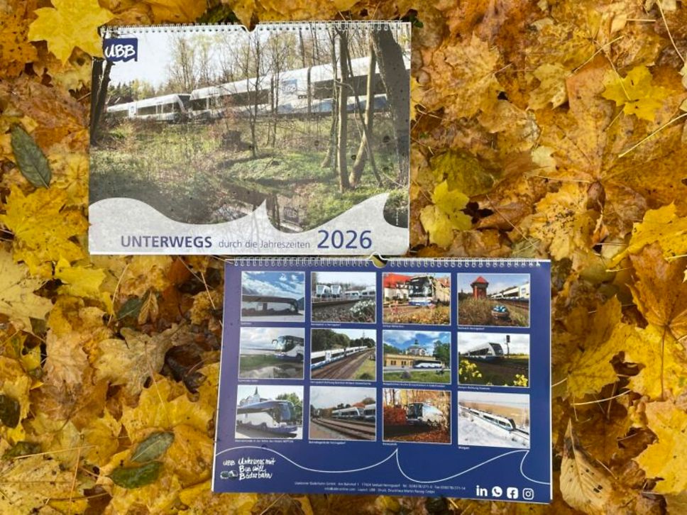UBB Kalender 2026 auf gelbem Laub