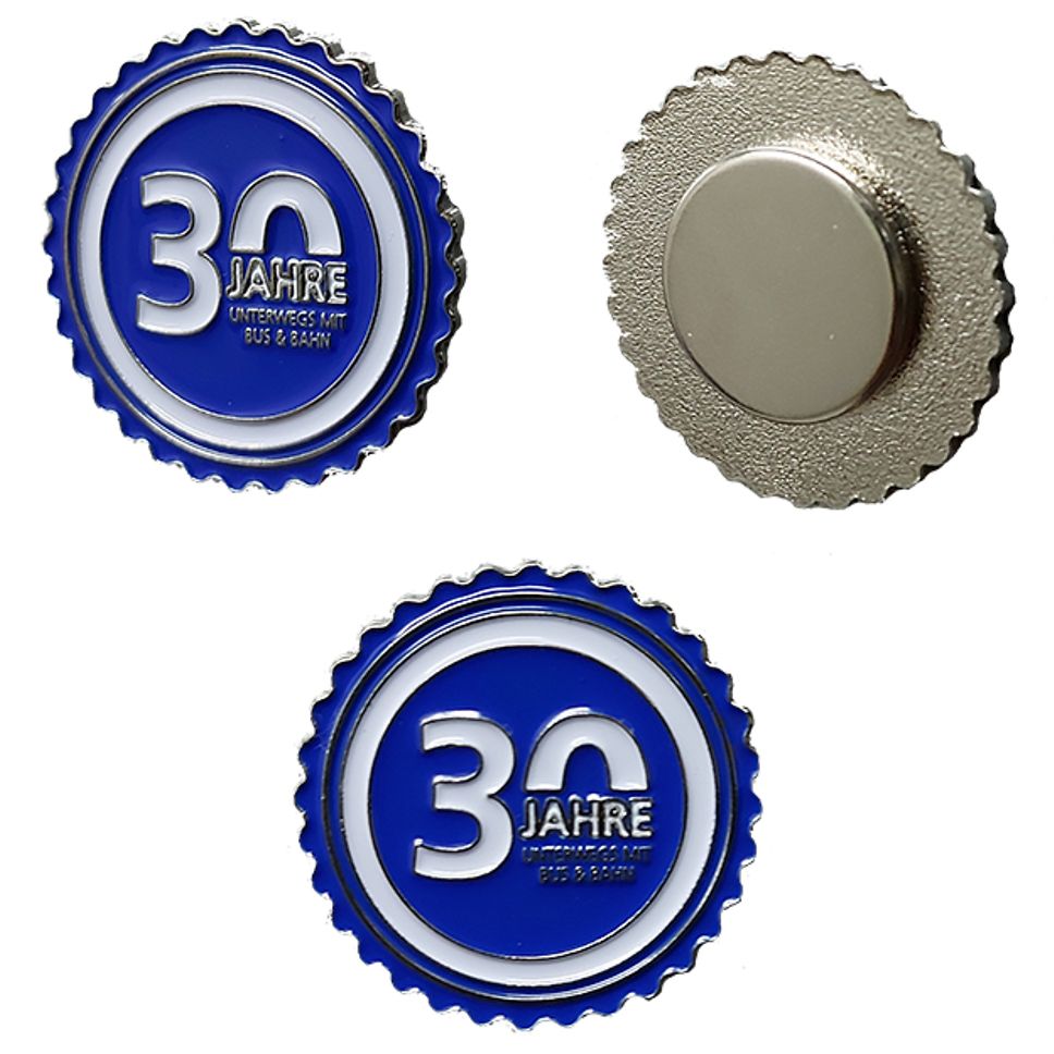 Pin "30 Jahre UBB" – Vorder- und Rückansicht
