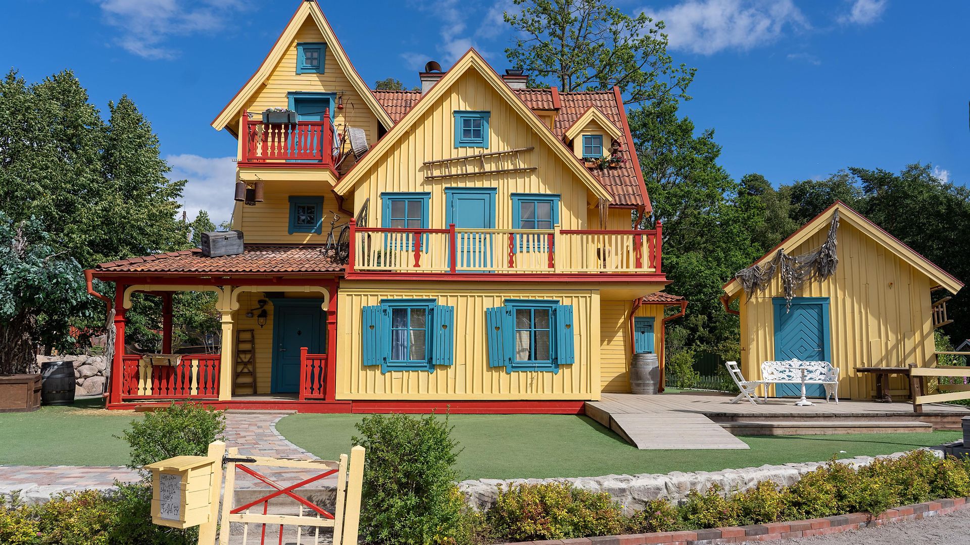 Villekulla Cottage (Pippi Langstrumpfs Haus) im Themenpark "Astrid Lindgren Welt".