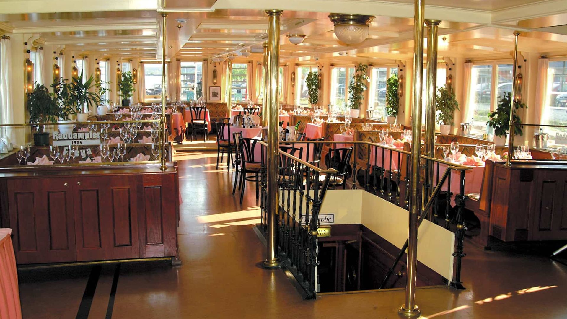 Schiff Freya von innen