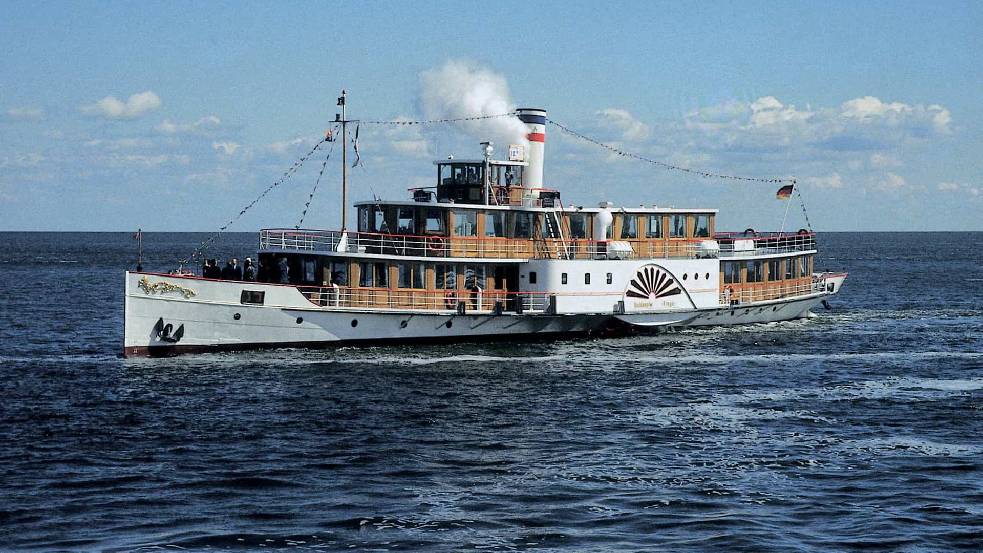 Schiff Freya auf dem Wasser