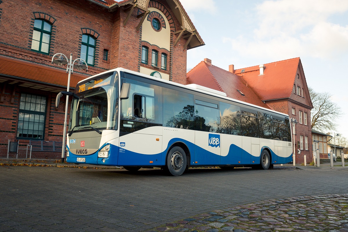 Linienbus der Usedomer Bäderbahn am Bahnhof Heringsdorf. Foto: UBB